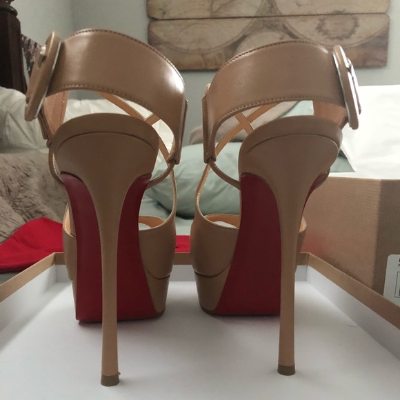 Christian Louboutin nude heels - Picture 3 of 6
